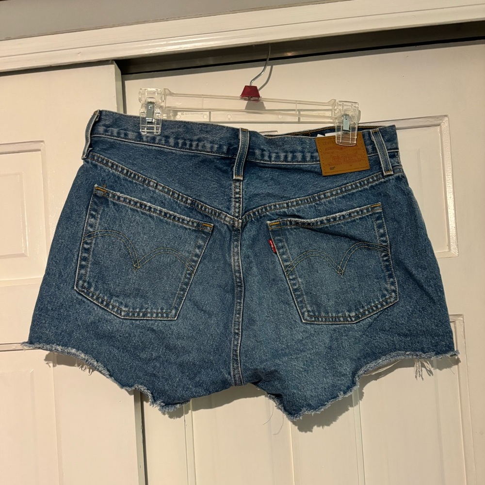 Levi’s 501 High Rise Cut Off Button Fly Shorts - Medium Wash. Size 33 - Picture 2 of 5